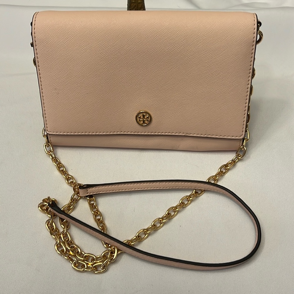 Tory burch cross body, pink, basically brand new only used a couple times